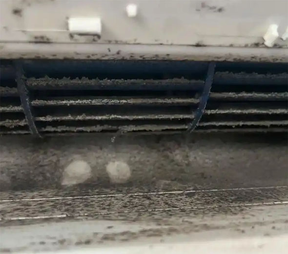 霞山空调吹的风有股烧焦味是怎么回事